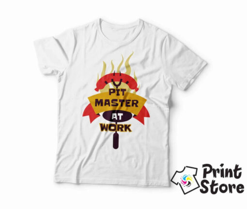 Pit master at work bela muška majica. Izaberite svoju majicu u online prodavnici Print Store.