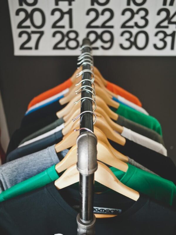 Online shop prodaja majica sa raznim natpisima. Print Store