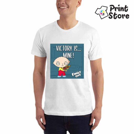 Muška bela majica sa motivima animirane serije Family Guy. Victory is mine!