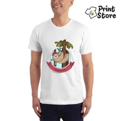 Bela majica sa novogodišnjim motivima. Srećni praznici lenjivac samo u Print Store online shopu