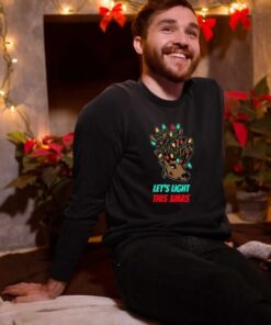 Let's light this xmas crni muški duks. Ulepšajte novogodišnje praznike uz originalne dukseve.